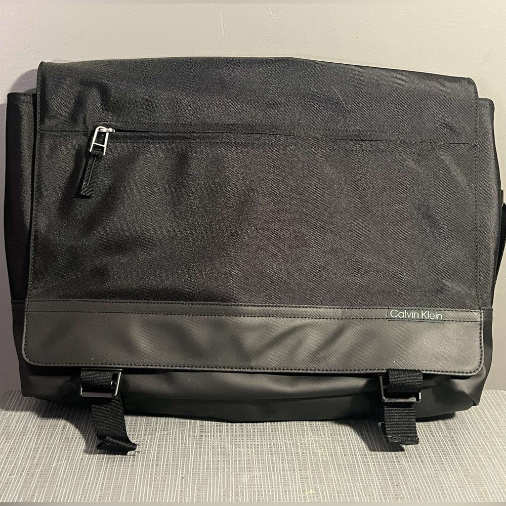 New Calvin Klein Messenger Laptop Bag